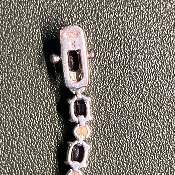 Sapphire tennis bracelet with silver crown beads - Picture 8 of 8